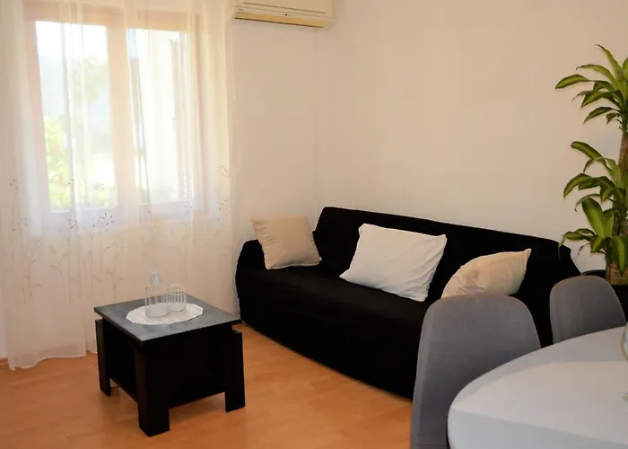 Apartment Erdgeschosswohnung- Erste Reihe Vom By Interhome